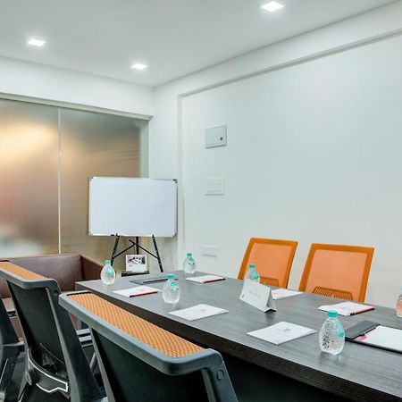 Hotel Sterling Inn Bangalore International Airport Yelahanka Экстерьер фото