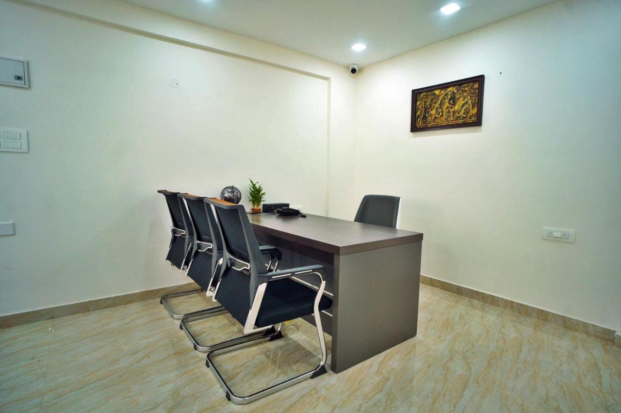 Hotel Sterling Inn Bangalore International Airport Yelahanka Экстерьер фото