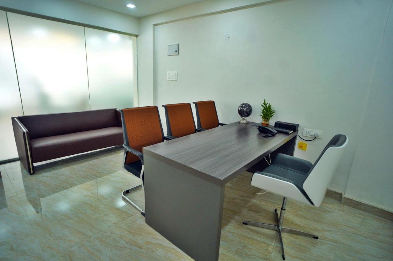 Hotel Sterling Inn Bangalore International Airport Yelahanka Экстерьер фото