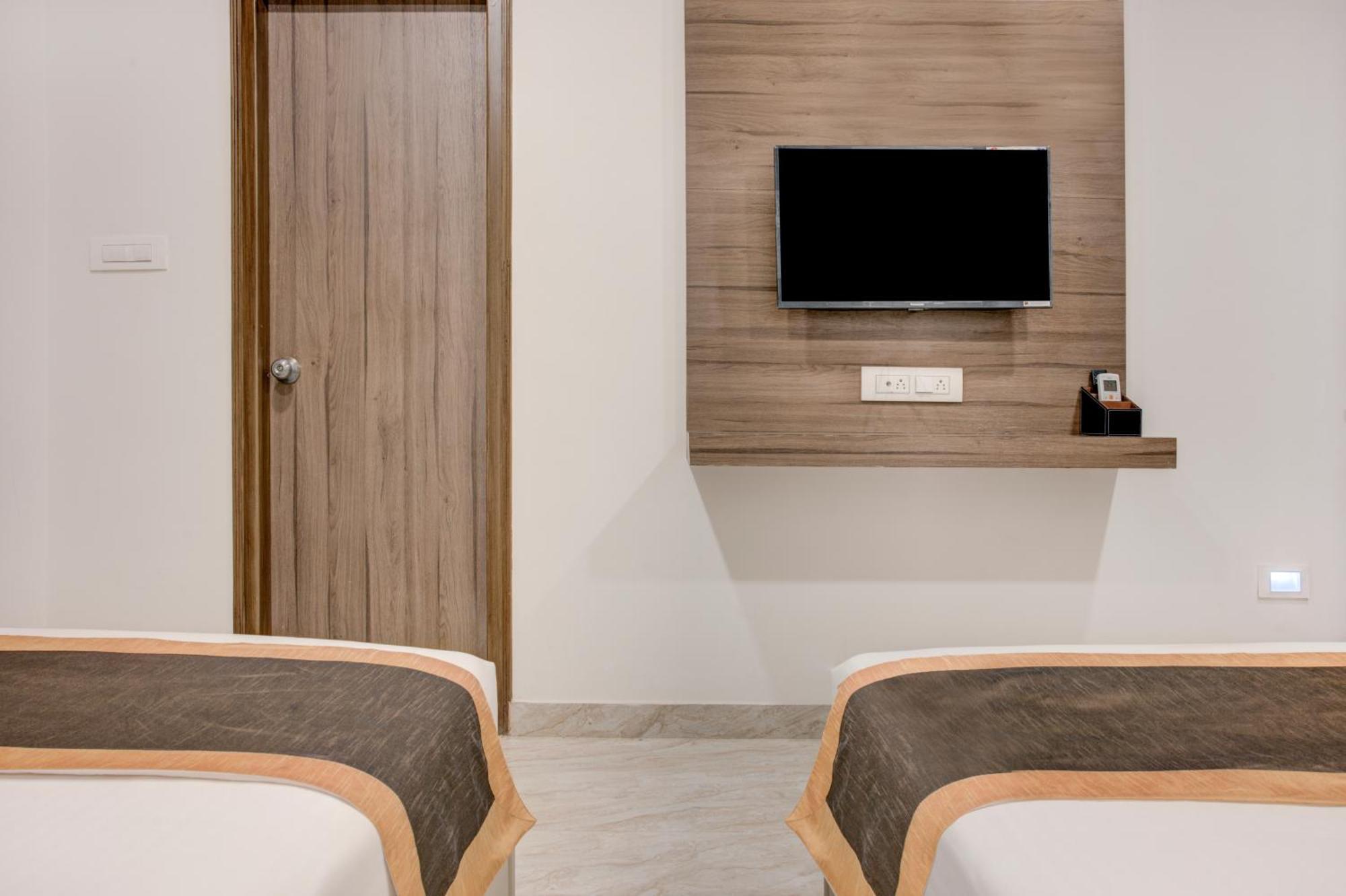 Hotel Sterling Inn Bangalore International Airport Yelahanka Экстерьер фото