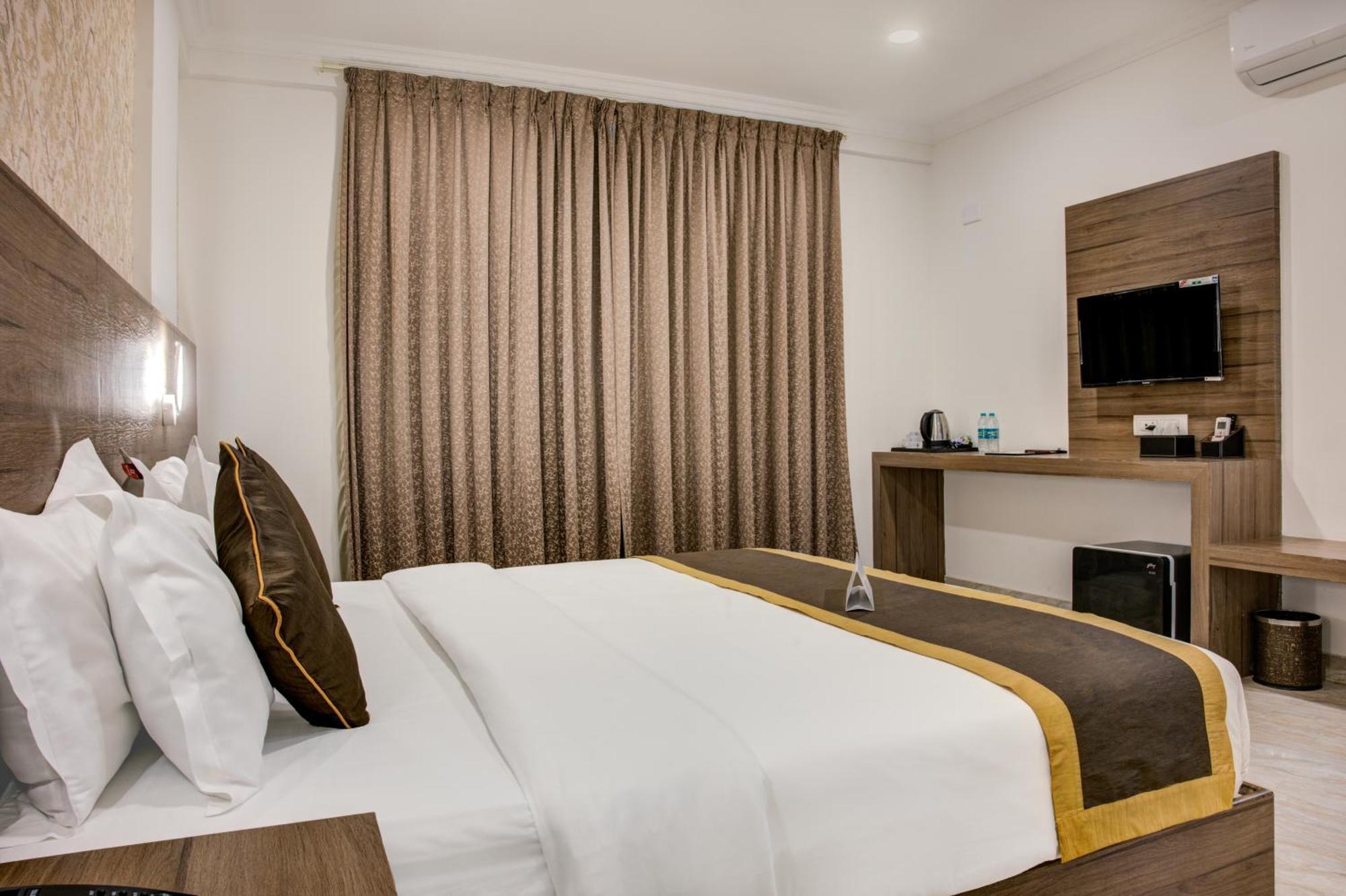 Hotel Sterling Inn Bangalore International Airport Yelahanka Экстерьер фото