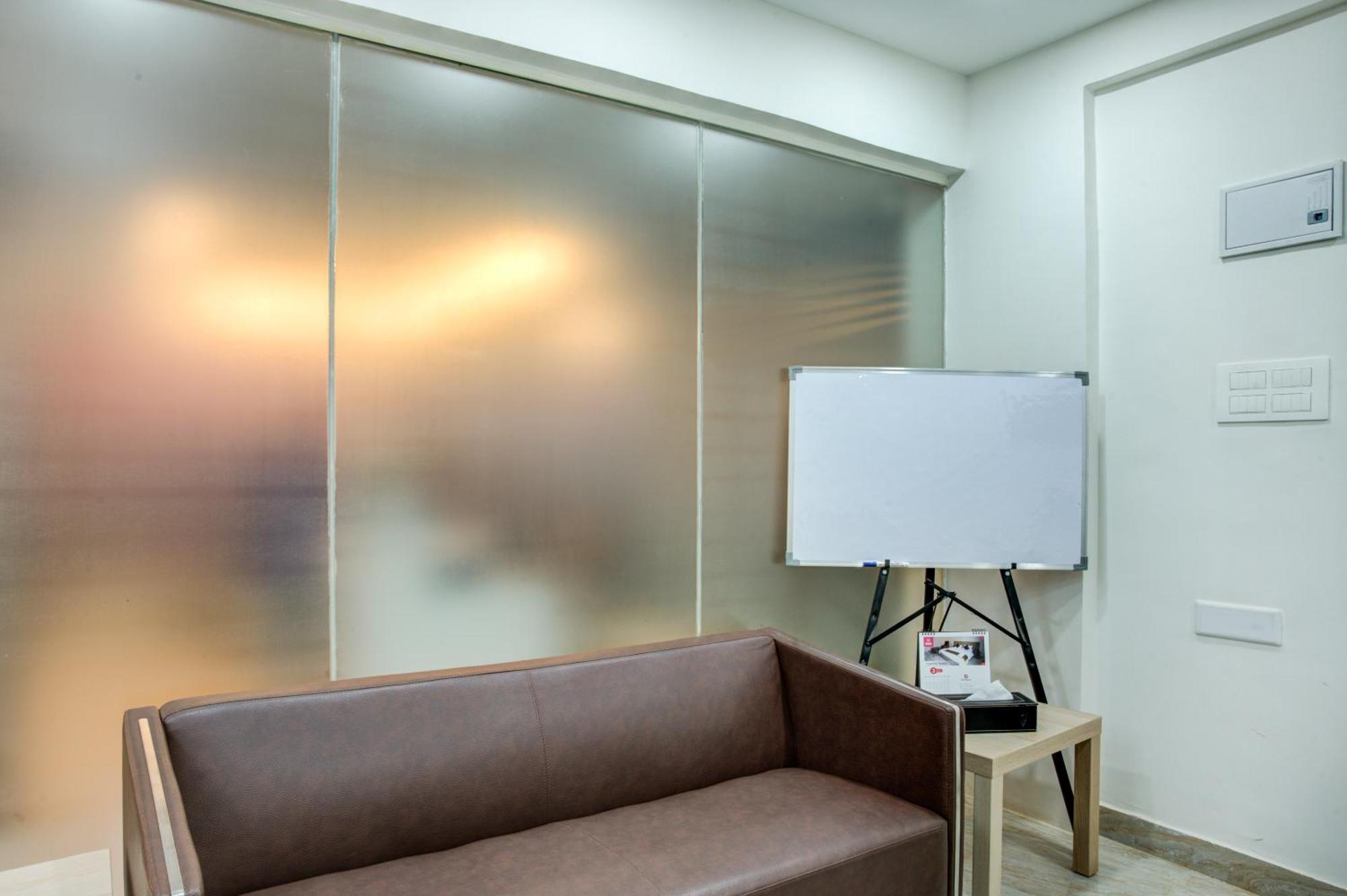 Hotel Sterling Inn Bangalore International Airport Yelahanka Экстерьер фото