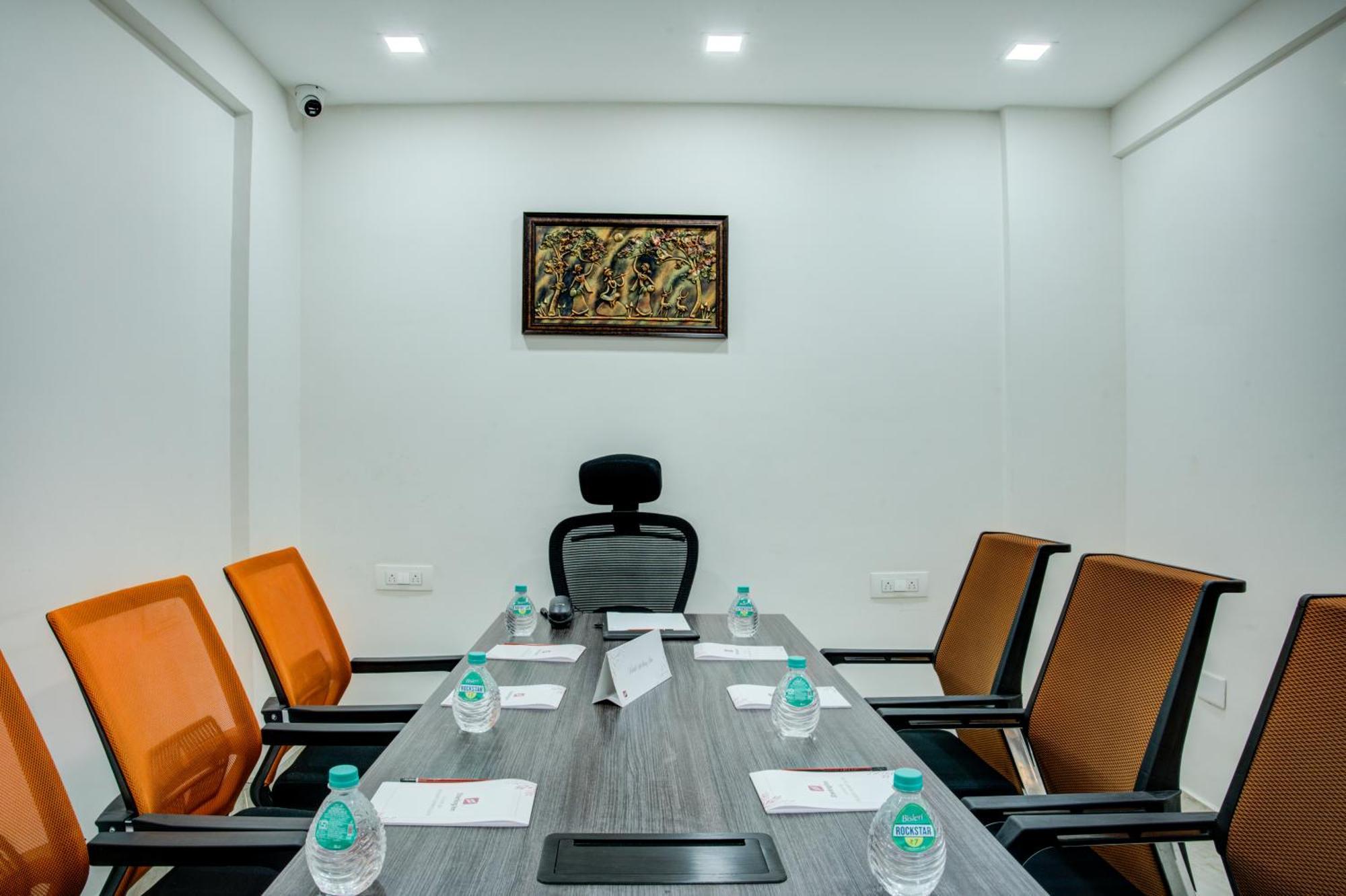 Hotel Sterling Inn Bangalore International Airport Yelahanka Экстерьер фото